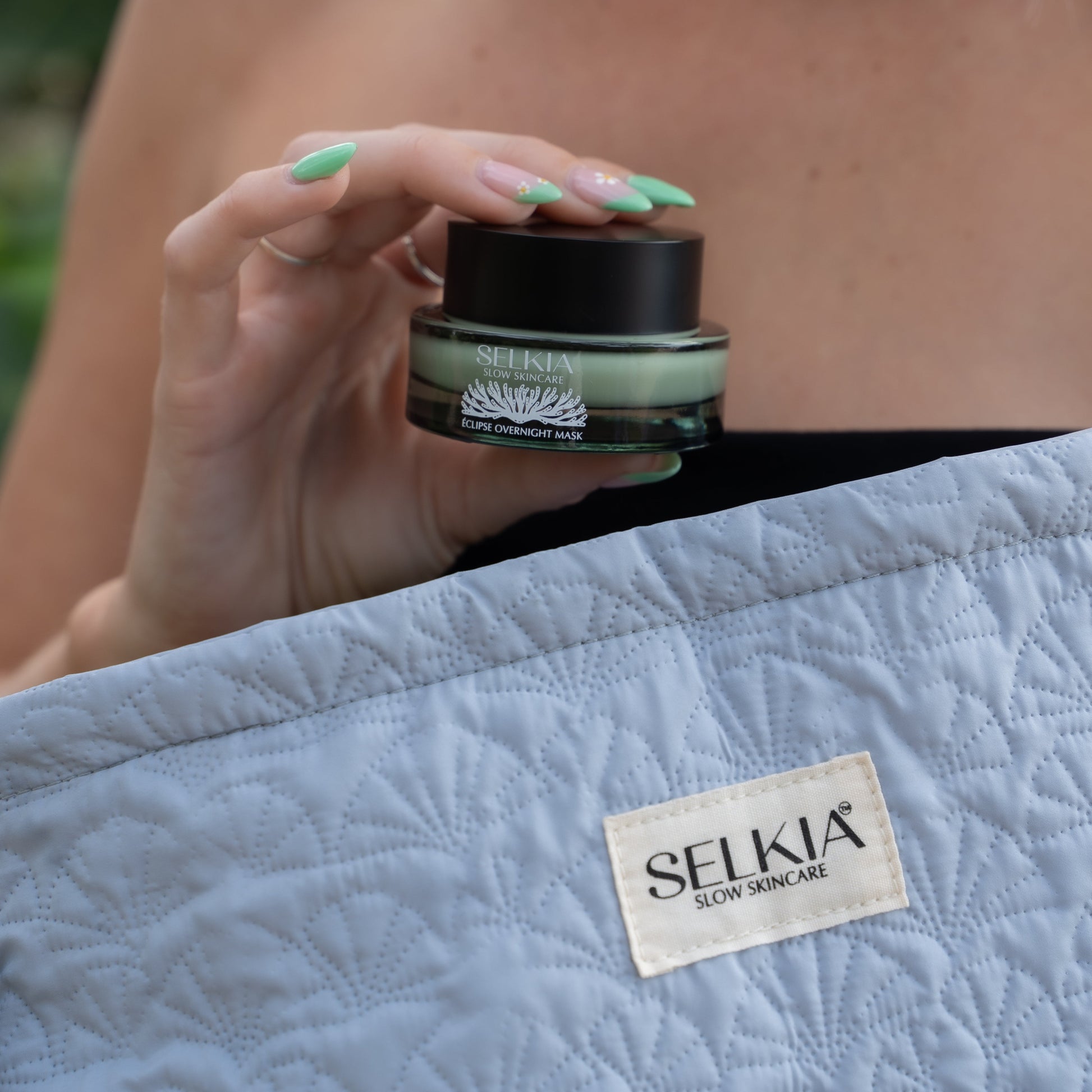 taking the ace mask out of the cosmetic bag